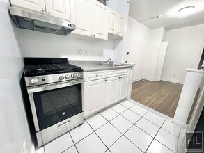 YORK AVENUE in New York, NY - Building Photo - Building Photo
