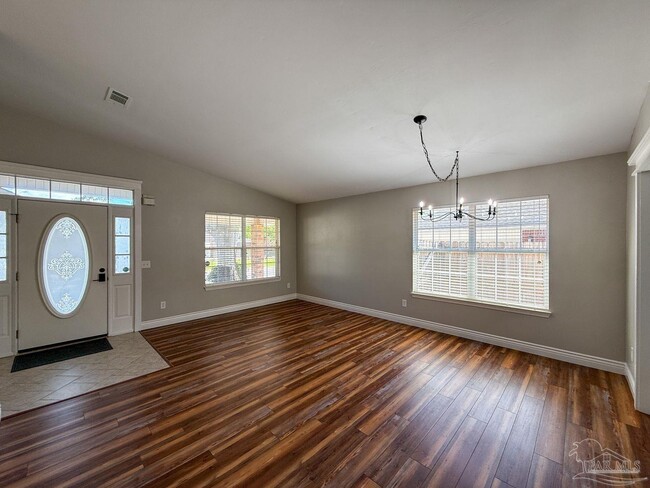 1453 Greystone Dr in Pensacola, FL - Foto de edificio - Building Photo