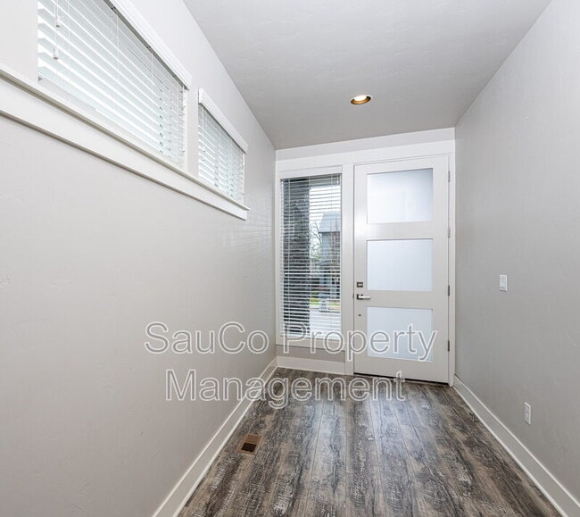 13227 SW Maxfield Ln in King City, OR - Building Photo - Building Photo