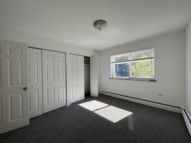 property at 736 W Buena Ave