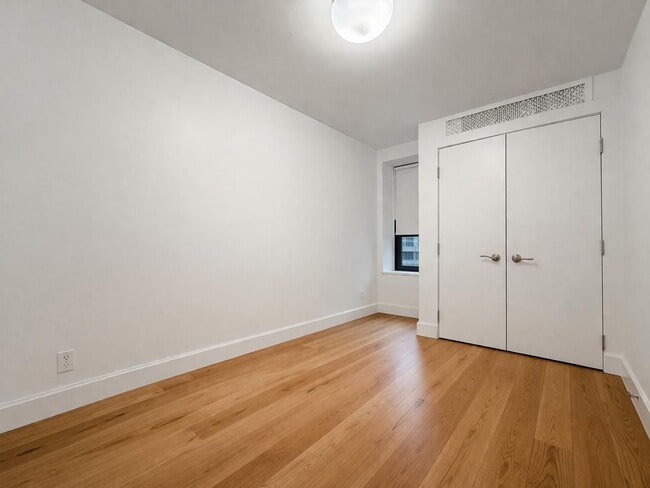 29 W 12th St, Unit B in New York, NY - Building Photo - Building Photo