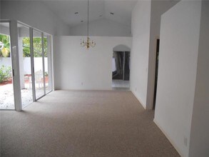 7 Wyndham Ln-Unit -7 in Palm Beach Gardens, FL - Building Photo - Building Photo