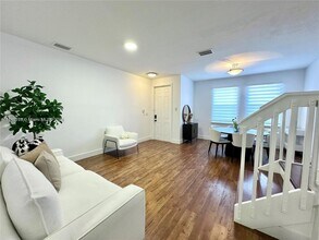 5620 NW 107th Ave in Doral, FL - Building Photo - Building Photo