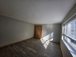 6788 N Sauganash Ave-Unit -GB in Chicago, IL - Building Photo - Building Photo