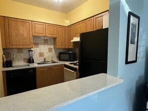 2607 NE 8th Ave, Unit 3 in Wilton Manors, FL - Building Photo - Building Photo