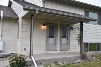 8102 S Hughes Ave, Unit 1 in Sioux Falls, SD - Building Photo - Building Photo