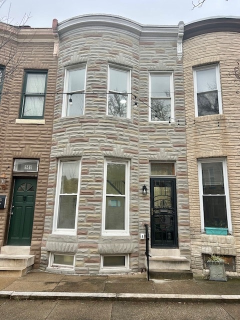 property at 139 N Lakewood Ave