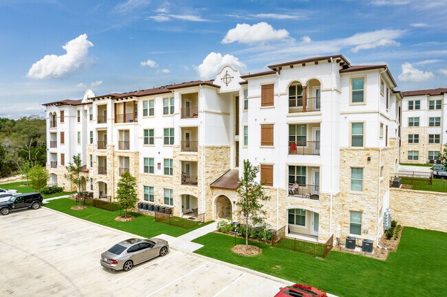 Tacara at Stone Oak in San Antonio, TX - Foto de edificio - Building Photo