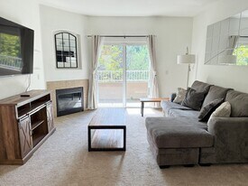 7647 Mission Gorge Rd in San Diego, CA - Building Photo