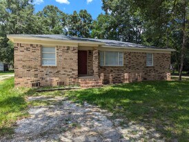 916 Shelton Beach Rd in Saraland, AL - Building Photo