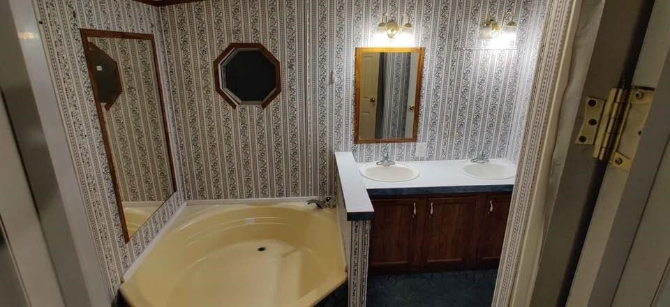 21 Serena Dr in El Campo, TX - Building Photo