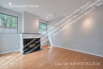 15 Boulevard Green in Bellaire, TX - Building Photo - Building Photo