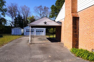 7230 Colony Cir in Mechanicsville, VA - Foto de edificio - Building Photo
