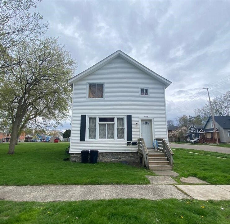 834 Pine St in Port Huron, MI - Building Photo