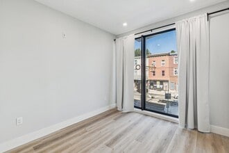 3748 Lancaster Ave, Unit 201 in Philadelphia, PA - Foto de edificio - Building Photo