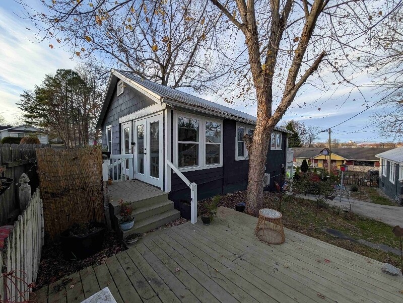 306 Davis St, Unit F5 in Hendersonville, NC - Building Photo