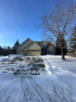 1620 Spinaker Dr in Woodbury, MN - Building Photo