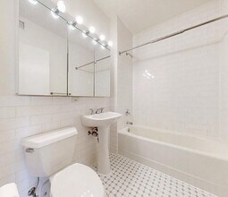 Washington Street in New York, NY - Foto de edificio - Building Photo