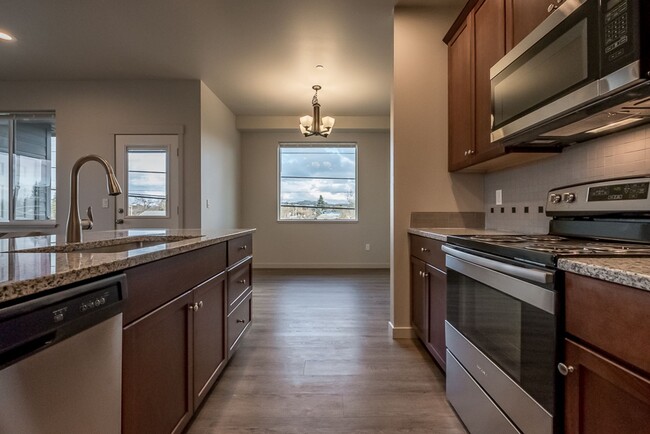 property at 400 W Rose St