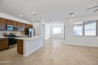 25212 W Wayland Dr in Buckeye, AZ - Building Photo - Building Photo