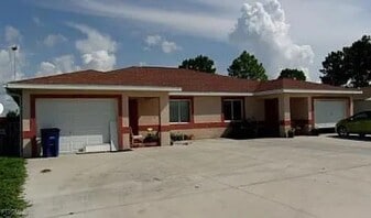 689 Alabama Rd S in Lehigh Acres, FL - Building Photo
