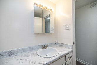 Mayor Apartments - UTILITIES INCLUDED*! in Denver, CO - Building Photo - Interior Photo