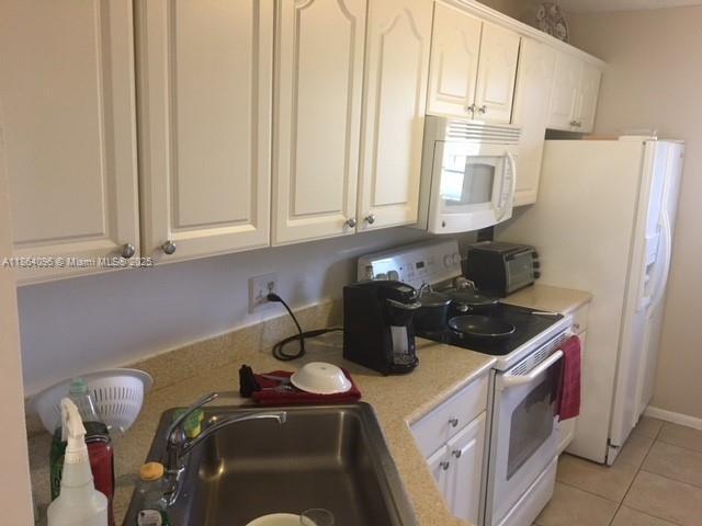 2571 Aragon Blvd in Sunrise, FL - Building Photo - Building Photo
