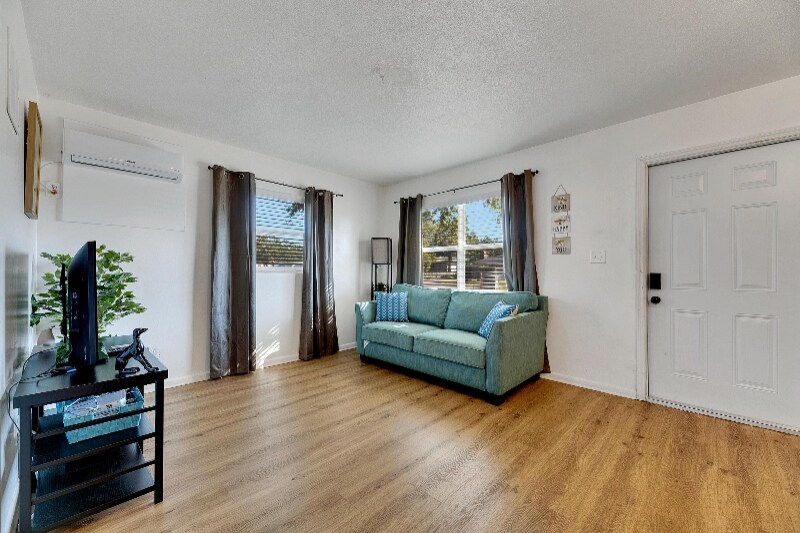 4511 W McElroy Ave in Tampa, FL - Building Photo