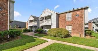 Marymont in Tomball, TX - Building Photo