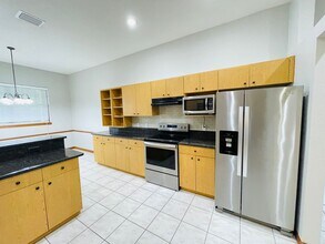 2372 Sunnyview Dr in Oviedo, FL - Building Photo - Building Photo