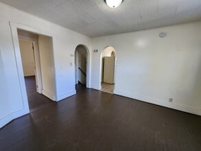 216 Courtland St in Waterloo, IA - Building Photo - Building Photo