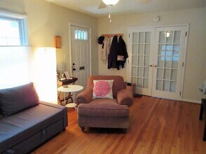 906 Sylvan Ave in Ann Arbor, MI - Building Photo - Building Photo