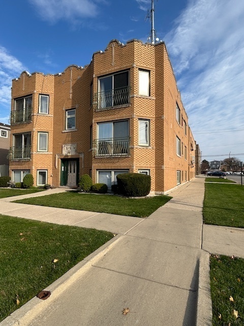 2525 N 72nd Ct in Elmwood Park, IL - Building Photo - Building Photo