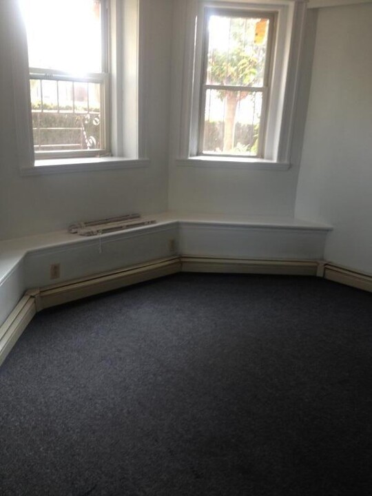 1673 Commonwealth Ave, Unit #1 in Boston, MA - Foto de edificio