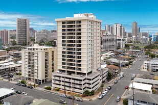 H&M Apartments in Honolulu, HI - Building Photo