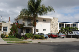 Illinois Street Apartments in San Diego, CA - Building Photo - Building Photo