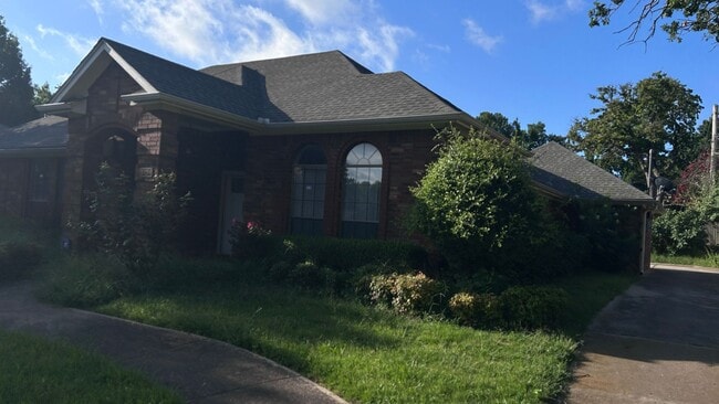 1020 Baldwin Dr in Arlington, TX - Building Photo - Building Photo
