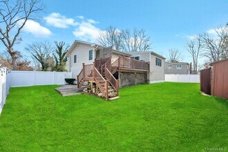 62 Forest Ave in Lake Grove, NY - Building Photo - Building Photo