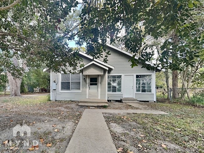 property at 4101 W Pear St