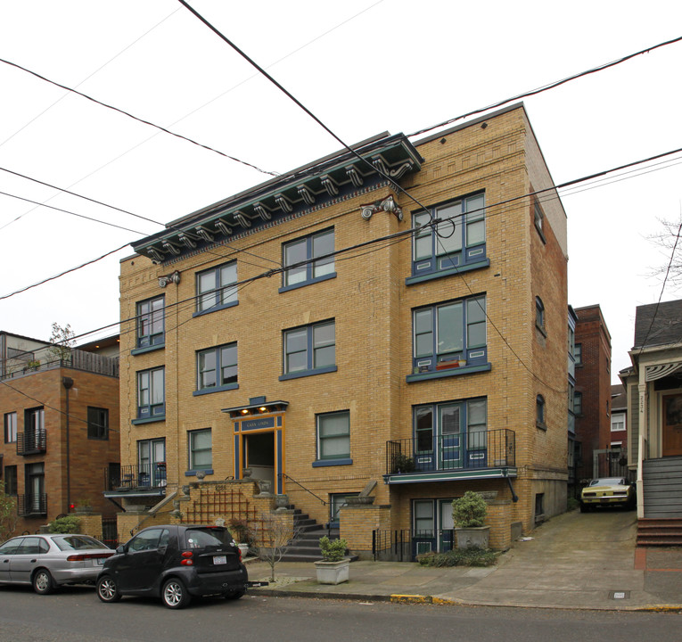 Casa Linda in Portland, OR - Building Photo