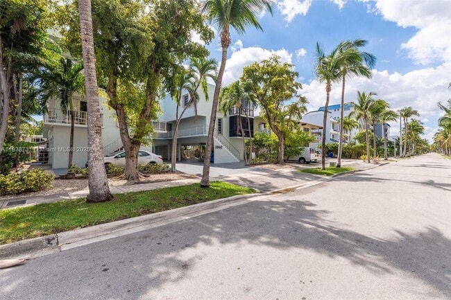 3862 NE 171 St in North Miami Beach, FL - Building Photo - Building Photo