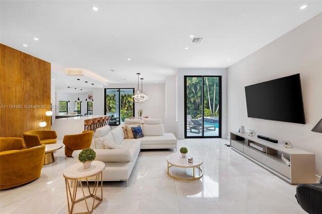 6586 NW 97th Dr in Parkland, FL - Foto de edificio - Building Photo