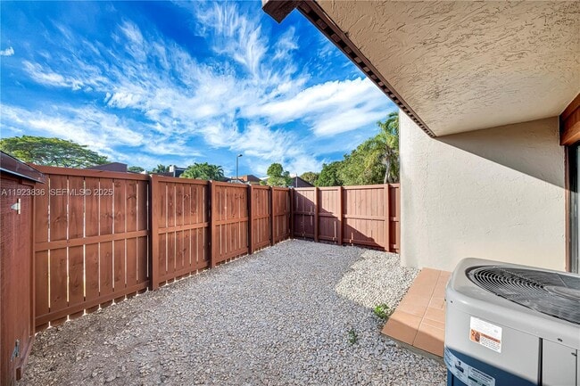 6864 SW 114th Pl in Miami, FL - Building Photo - Building Photo