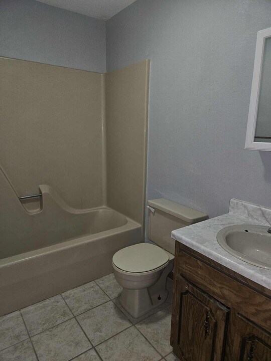207 Country Villa Ln in St. Robert, MO - Building Photo