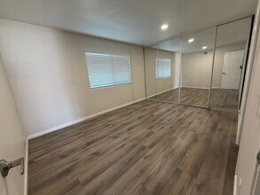 10242 Kamwood Pl in San Diego, CA - Building Photo - Building Photo