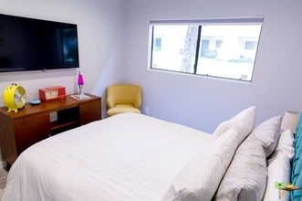 2822 N Auburn Cir, Unit E111 in Palm Springs, CA - Building Photo - Building Photo