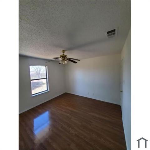 2045 Laney Dr in Sanger, TX - Building Photo - Building Photo