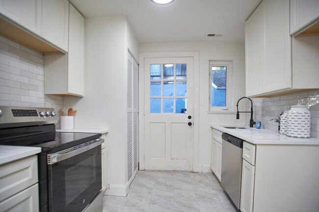 1613 Dexter St, Unit 1 in Durham, NC - Building Photo - Building Photo