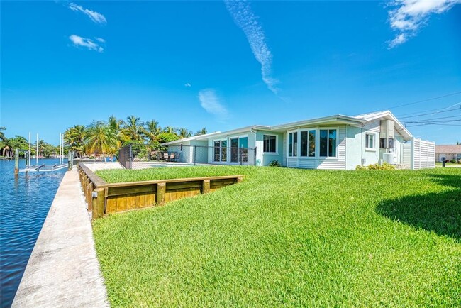 5577 Contento Dr in Siesta Key, FL - Building Photo - Building Photo