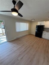 255 W Ocean View Ave, Unit 6 in Norfolk, VA - Foto de edificio - Building Photo